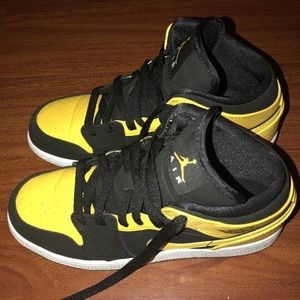 jordan 1’s in yellow & black